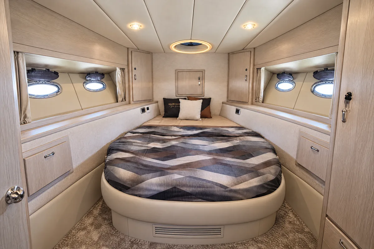 VIP cabin in the bow, ultra-wide