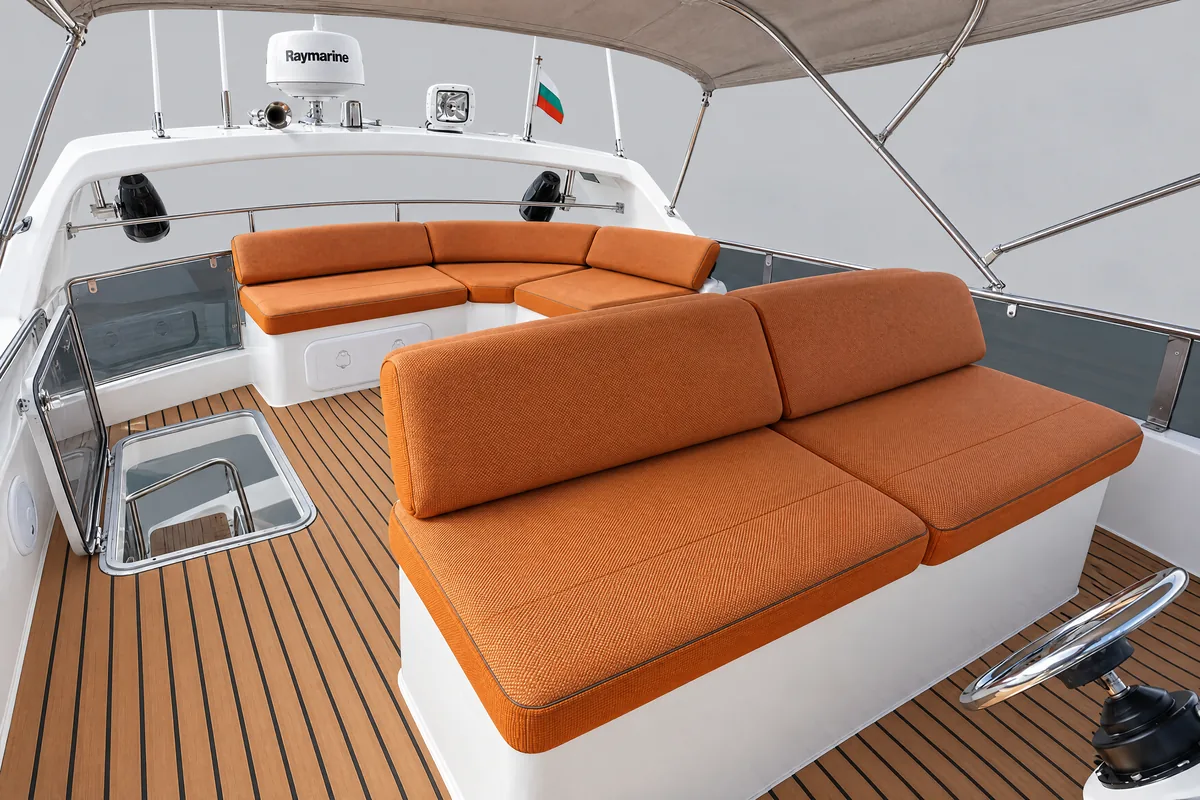 Flybridge lounge looking aft, ultra-wide